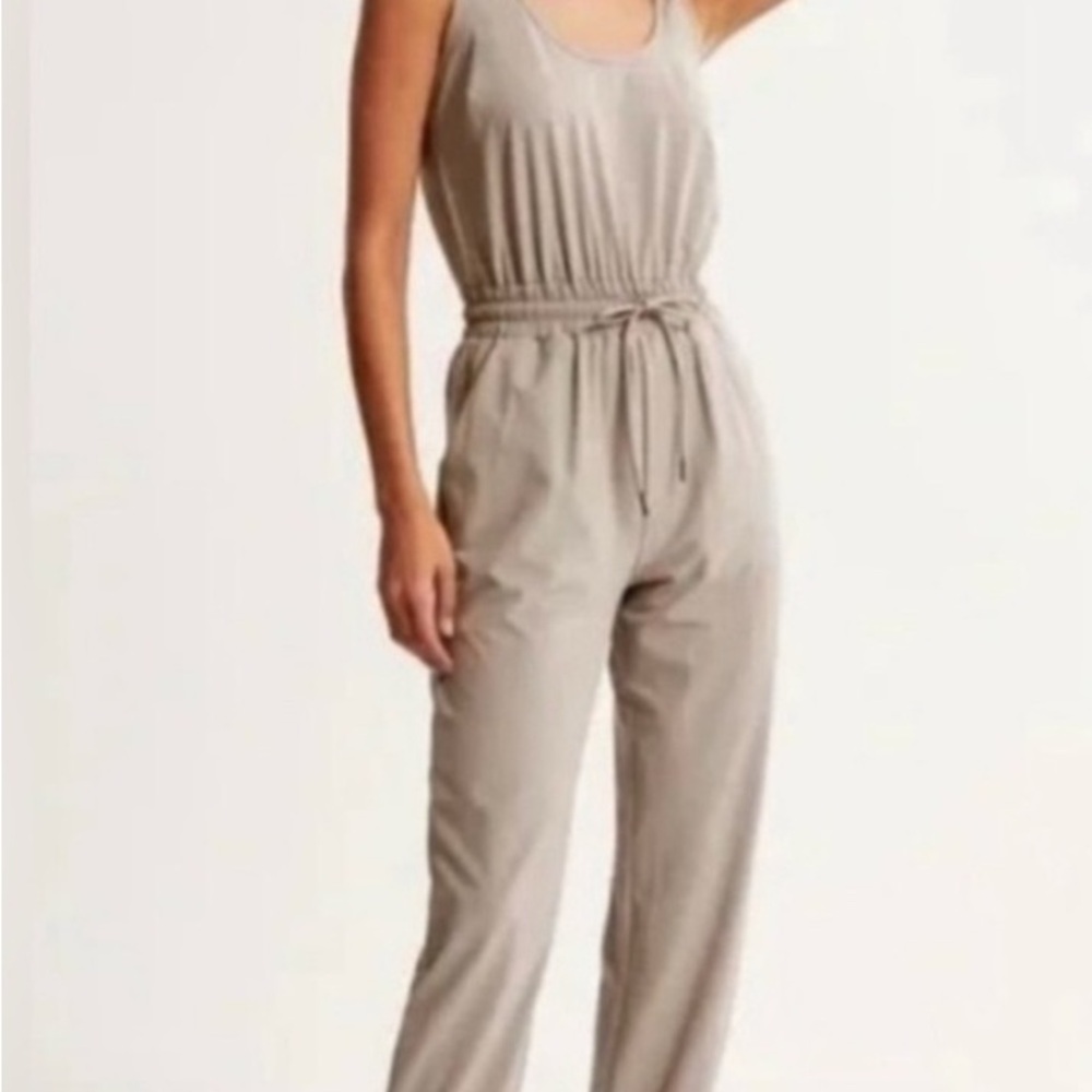 Abercrombie & Fitch Sleeveless Traveler Jumpsuit-Grey -Size XXL